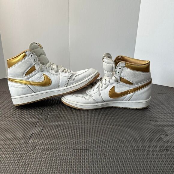 Mens Size 9 Air Jordan 1 Retro OG Metallic Gold High Top Sneakers - Picture 1 of 8